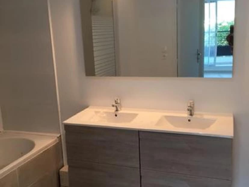 thumbnail of estate's photo