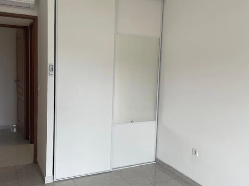 thumbnail of estate's photo