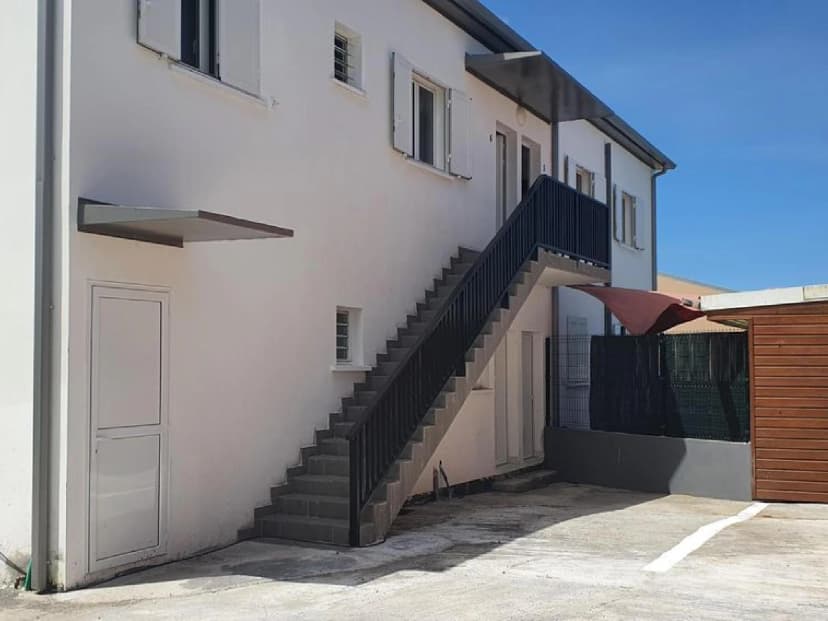 thumbnail of estate's photo